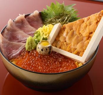 KITTE・天神・贅沢丼・ほぼ正方形